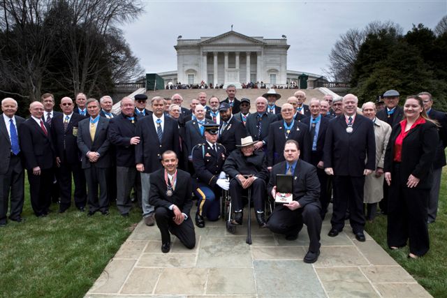 dc-anc-group2 MOH group photo at Arlington Cemetery shot by Alex Quade, 2009