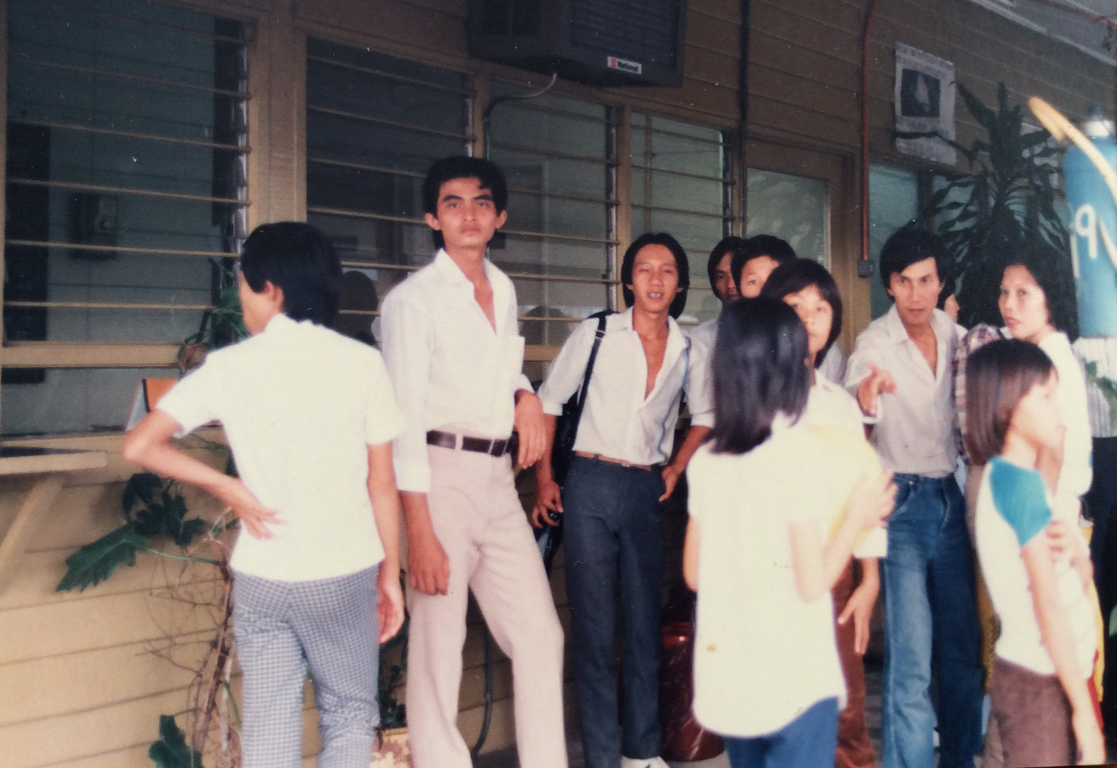 5_Anh-Tuan-Sungei-Besi-Transit-Camp.-Tuan-second-from-right. Anh Tuan as Sungie Besi Transit Camp