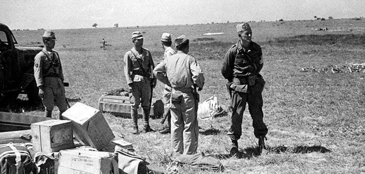 Major Singlaub (right) turning his back on a Japanese lieutenant with whom he refused to negotiate, demanding to see the colonel in charge of 10,000 Japanese marines holding Hainan Island.
