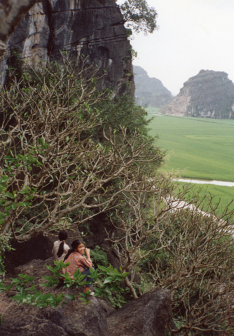 Limestone mountains of Nam Dinh Prefecture (Photo by Marc Yablonka)