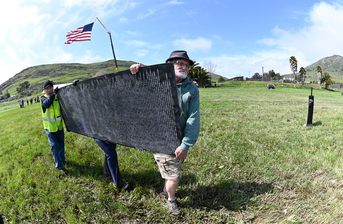 How Miller carrying panel 13west, which contained the name of his fellow SF Medic Stephen Spiers, KIA 3.10.70 on an operation with B52 Project Delta. (Photo by Rick Carter)